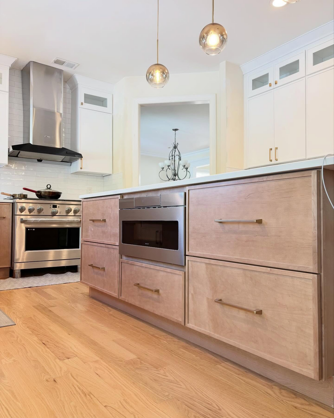16 Sleek Maple Cabinet Kitchen Ideas for a Refined Look
