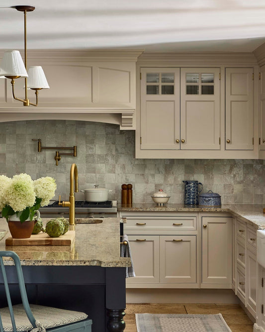 16 Old Money Kitchen Ideas Designers Still Trust