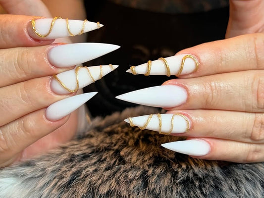 19 Gorgeous White and Gold Nail Ideas That Slay