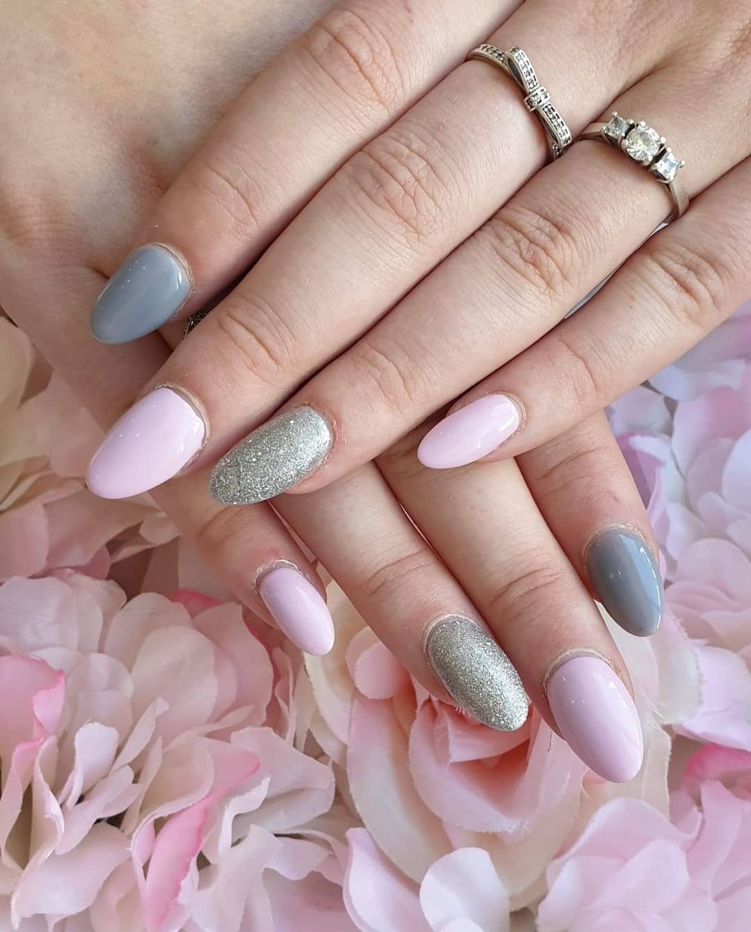 19 Classy Pink and Grey Nail Ideas for All Lengths
