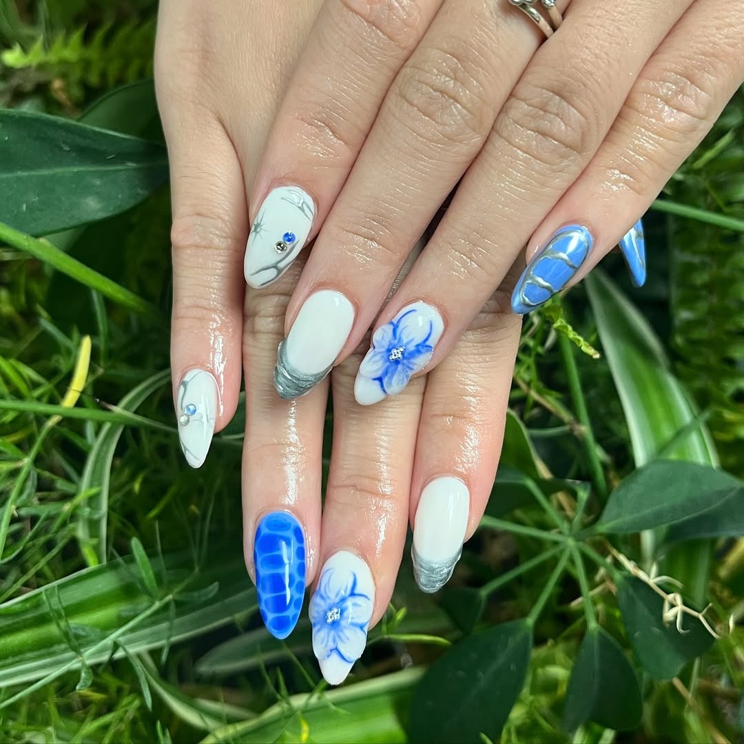 16 Stunning Blue and White Nail Ideas to Try Now