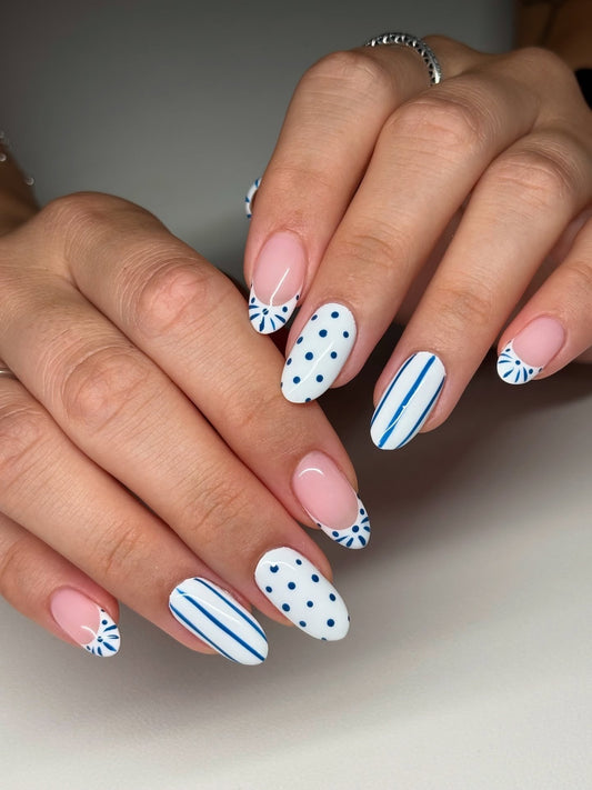 16 Classy White And Blue Nail Looks for 2026